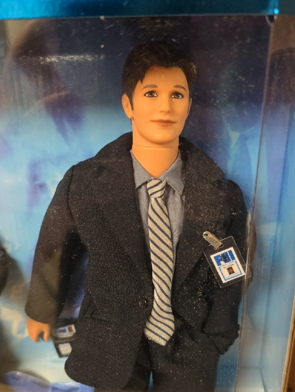 Barbie & Ken X-Files Collector Edition Dolls in Black Coats with Blue Background - Picture 3 of 9